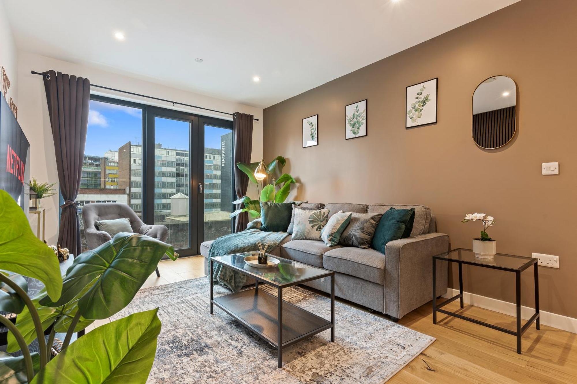 Shanti Suite - 2Bed 2Bath City Centre - Wifi - Netflix- Parking- Modern- Perfect For Family, Contractors, Leisure, Business By Shanti Nights Birmingham Ngoại thất bức ảnh