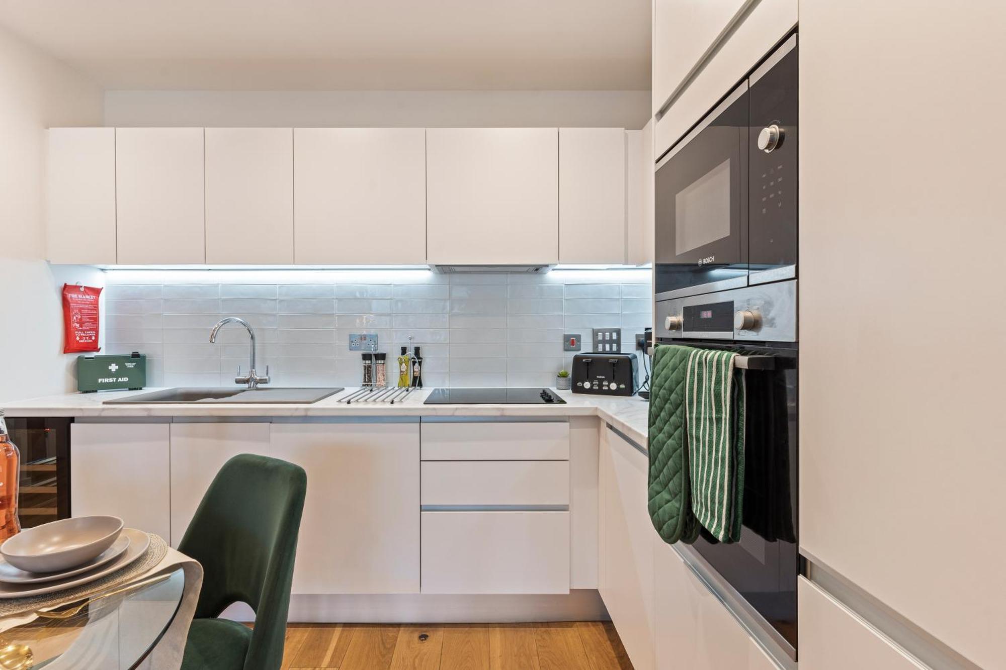 Shanti Suite - 2Bed 2Bath City Centre - Wifi - Netflix- Parking- Modern- Perfect For Family, Contractors, Leisure, Business By Shanti Nights Birmingham Ngoại thất bức ảnh
