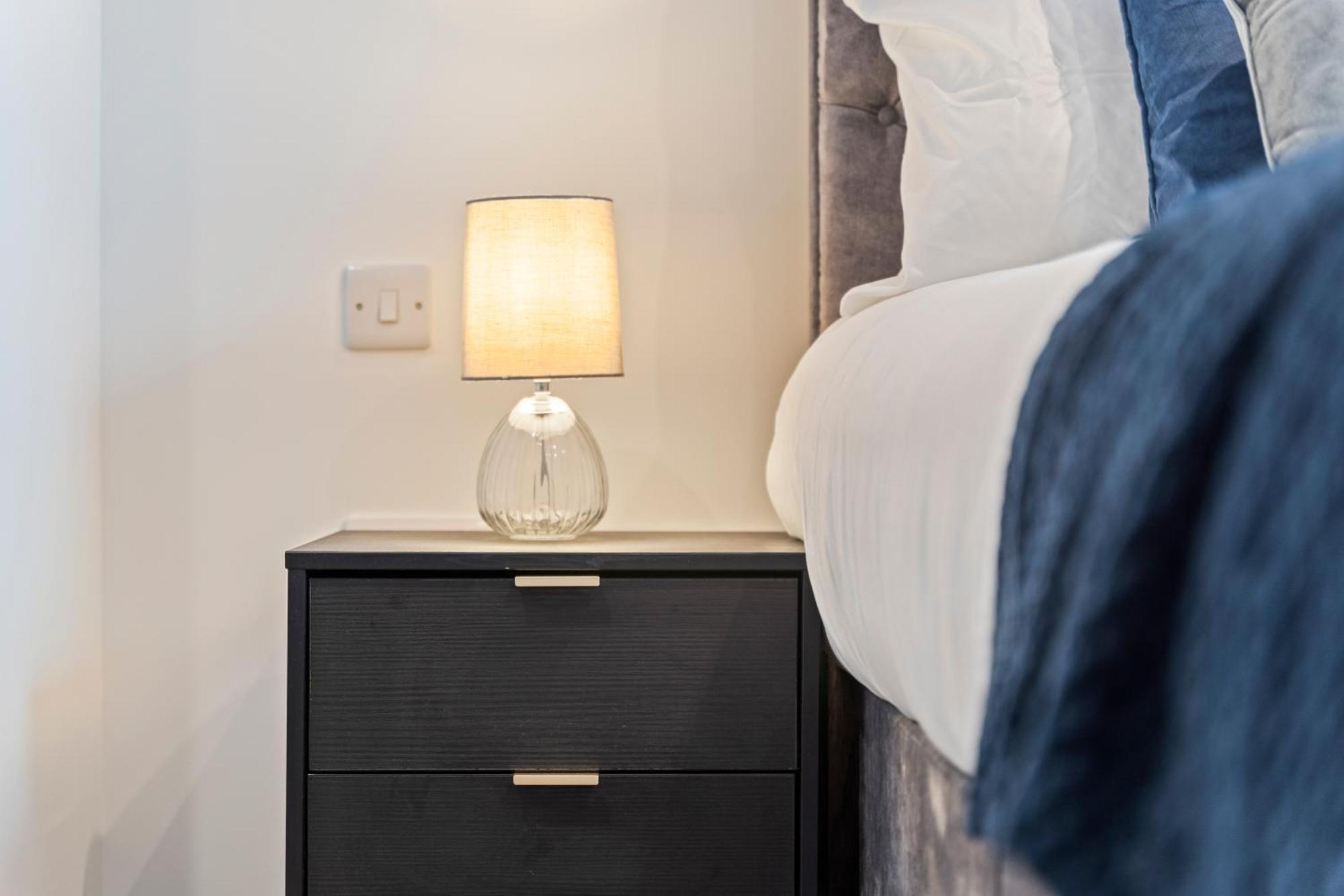 Shanti Suite - 2Bed 2Bath City Centre - Wifi - Netflix- Parking- Modern- Perfect For Family, Contractors, Leisure, Business By Shanti Nights Birmingham Ngoại thất bức ảnh