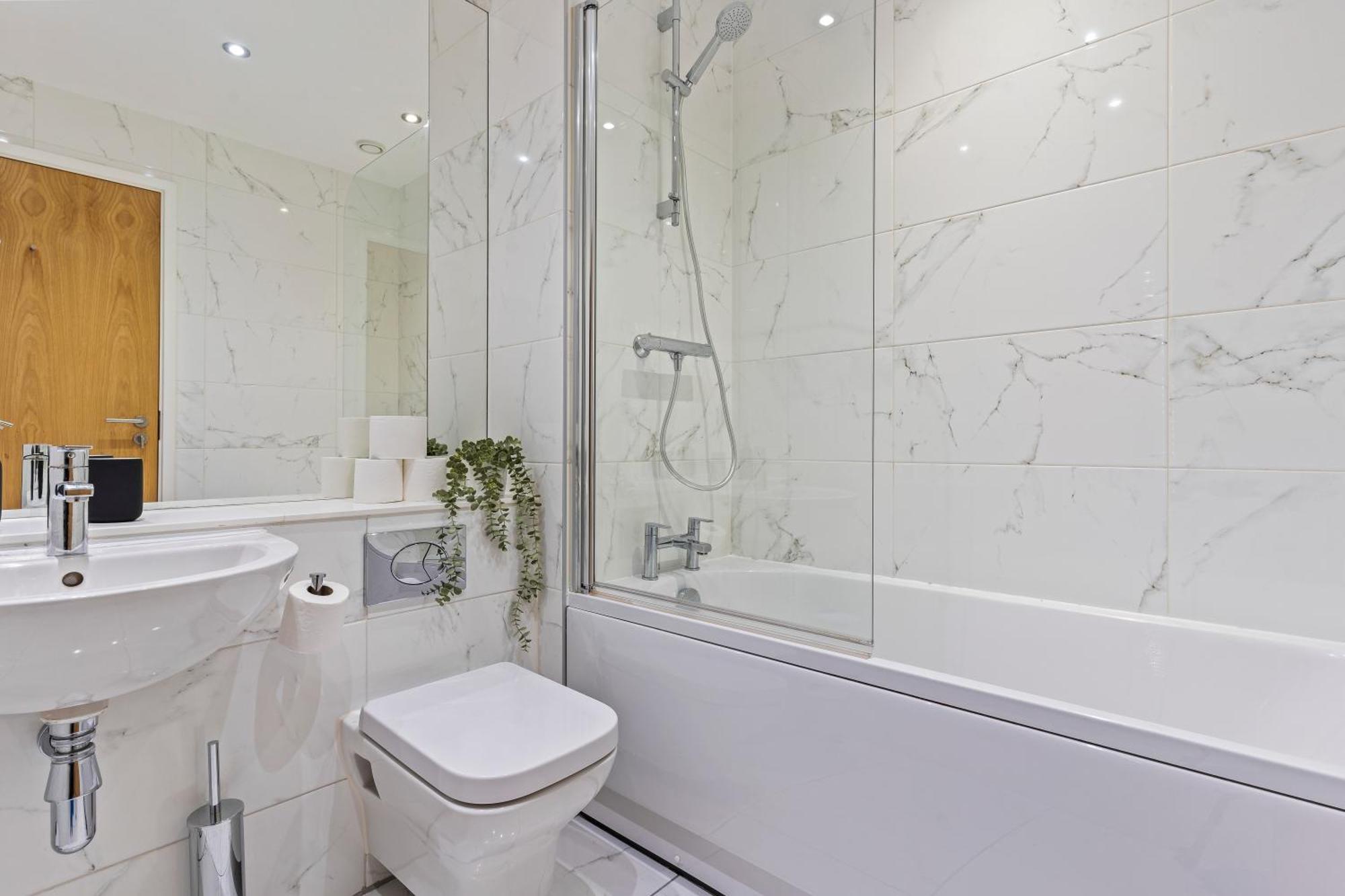 Shanti Suite - 2Bed 2Bath City Centre - Wifi - Netflix- Parking- Modern- Perfect For Family, Contractors, Leisure, Business By Shanti Nights Birmingham Ngoại thất bức ảnh