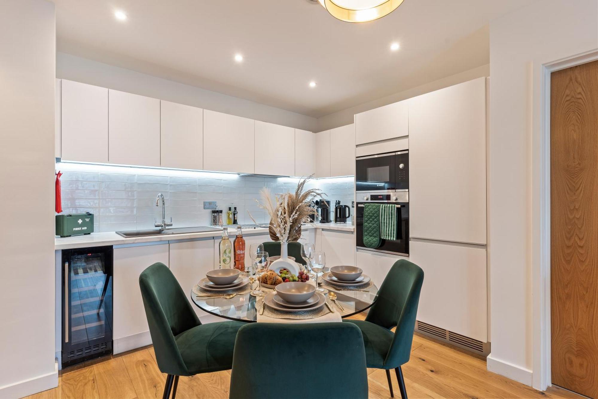Shanti Suite - 2Bed 2Bath City Centre - Wifi - Netflix- Parking- Modern- Perfect For Family, Contractors, Leisure, Business By Shanti Nights Birmingham Ngoại thất bức ảnh